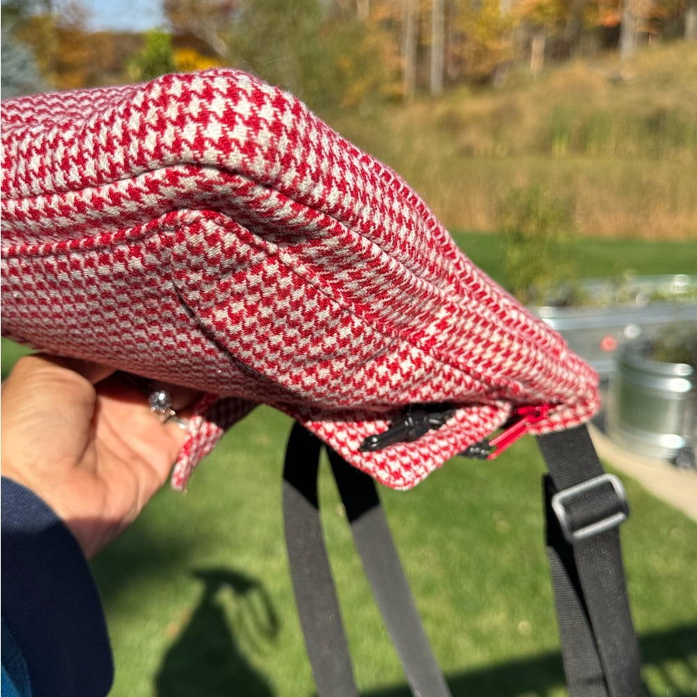 GUC! KAVU Red Houndstooth Wool Vintage Limited Edition Crossbody Bag - Picture 8 of 12
